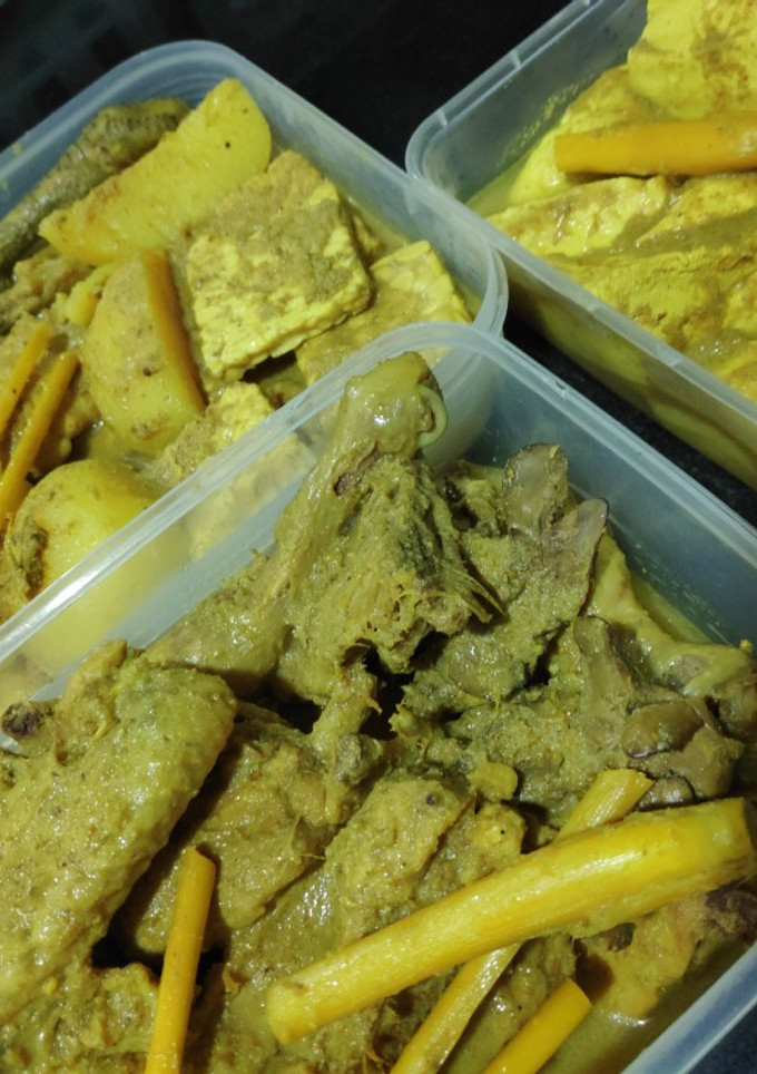 Foto resep Ayam Ungkep / Ayam Goreng Kuning Lengkuas empuk wangi lezat 🤤👌