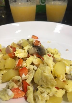 Una foto de Huevo revuelto con 🥔 papa
