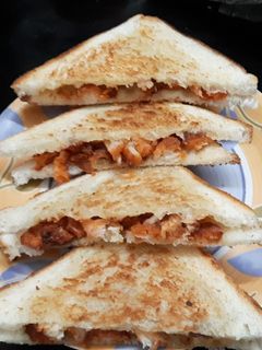 चिकन टोस्ट सँडविच (Chicken Toast Sandwich Recipe In Marathi) रेसिपी चे मुख्य फोटो