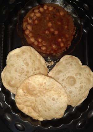 A picture of Chole bhature.