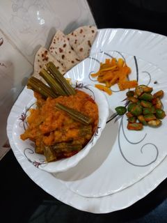 સરગવા ની શીંગ નું શાક (Saragva Shing Shak Recipe In Gujarati) રેસીપી મુખ્ય ફોટો