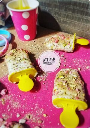 Une photo de Crème glacée au tahini, pistaches & pralines roses🍦🍭