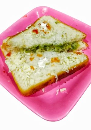 A picture of Veg. Mayoyonise Chutney Sandwich.