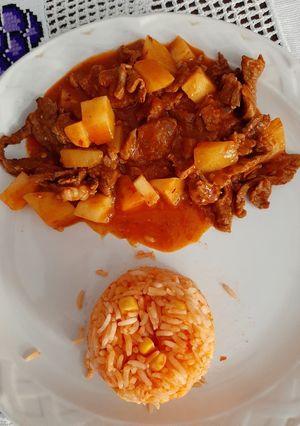 Una foto de Bistec🥩 con papas🥔