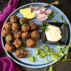 A picture of Naan Pakora.