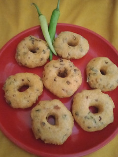 મેંદુ વડા(Mendu vada recipe in Gujarati) રેસીપી મુખ્ય ફોટો