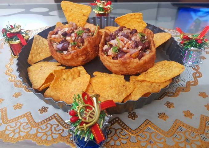 Nachos basket with mexican salsa