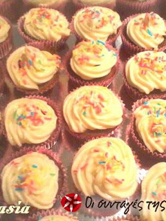 Φωτογραφία της συνταγής Μίνι cupcakes με κομματάκια σοκολάτας και frosting