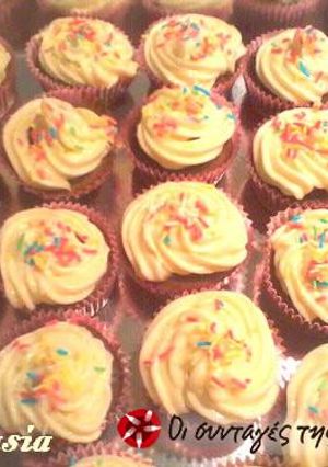 Φωτογραφία της συνταγής Μίνι cupcakes με κομματάκια σοκολάτας και frosting