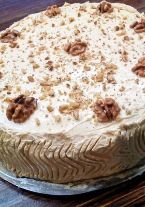 Una foto de Torta para cumpleaños, de nueces y crema Moka