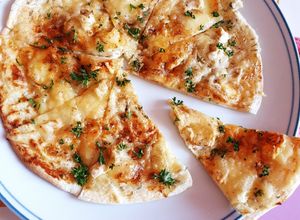 Une photo de Pizzas 🍕 wrap apéritives brie et fromage à l'ail