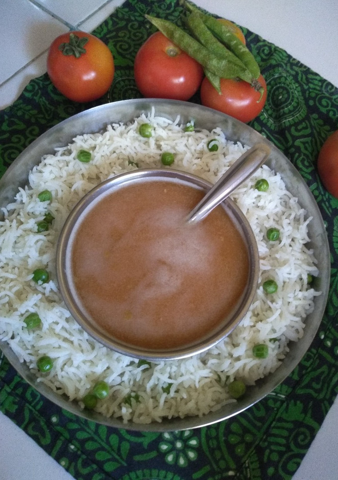 ટોમેટો સૂપ અને મટર રાઈસ (Tomato Soup Pea Rice Recipe In Gujarati) રેસીપી મુખ્ય ફોટો