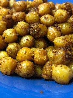 Una foto de Garbanzos especiados tostados al horno (snack saludable)