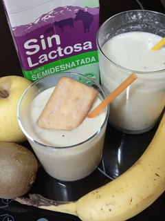 Una foto de Batido de manzana, kiwi y plátano