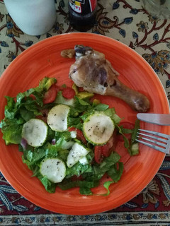Una foto de Cetogénica: pollo asado y ensalada verde