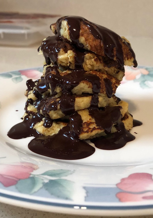 Una foto de Tortitas de manzana y avena