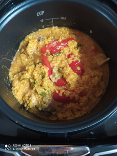 Una foto de Paella de pollo y verduras en la Moulinex multicooker 25 en 1