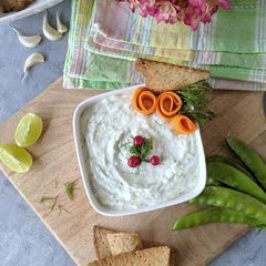 A picture of Tzatziki dip.