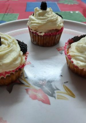 A picture of Lemon Cake n Cup Cakes.