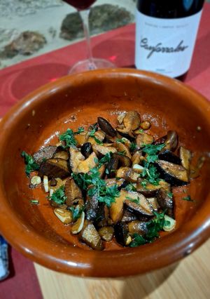 Una foto de Boletus al ajillo en cazuela