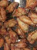 Alitas de pollo picantes con salsa