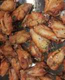 Alitas de pollo picantes con salsa