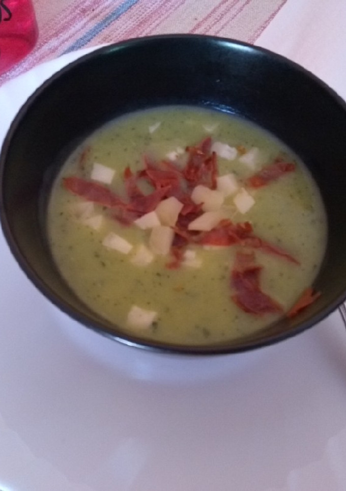 Una foto de Crema de calabacín en olla gm
