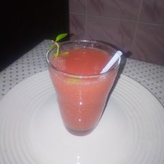 A picture of Watermelon and pineapple juice.