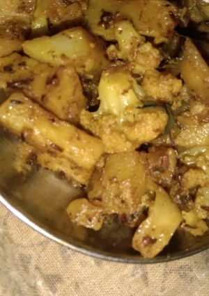 A picture of Aloo gobhi.