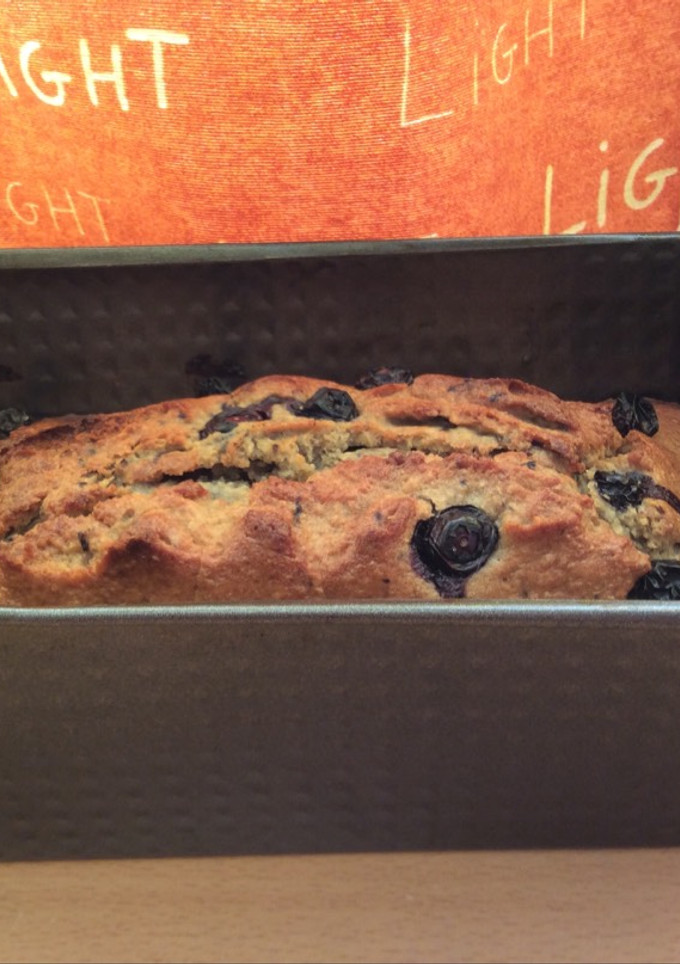 Una foto de Cake de avena y arándanos