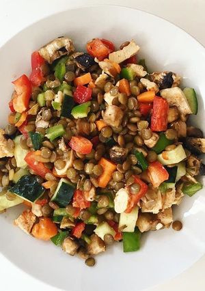 Una foto de Ensalada de lentejas y pollo