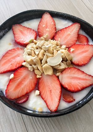 A picture of Keto-Friendly Strawberry & Cashew Yogurt.