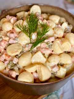 Una foto de 🇷🇺 Especial de Navidad Ortodoxa: Ensalada OLIVIER (Салат “Оливье”, Rusia)