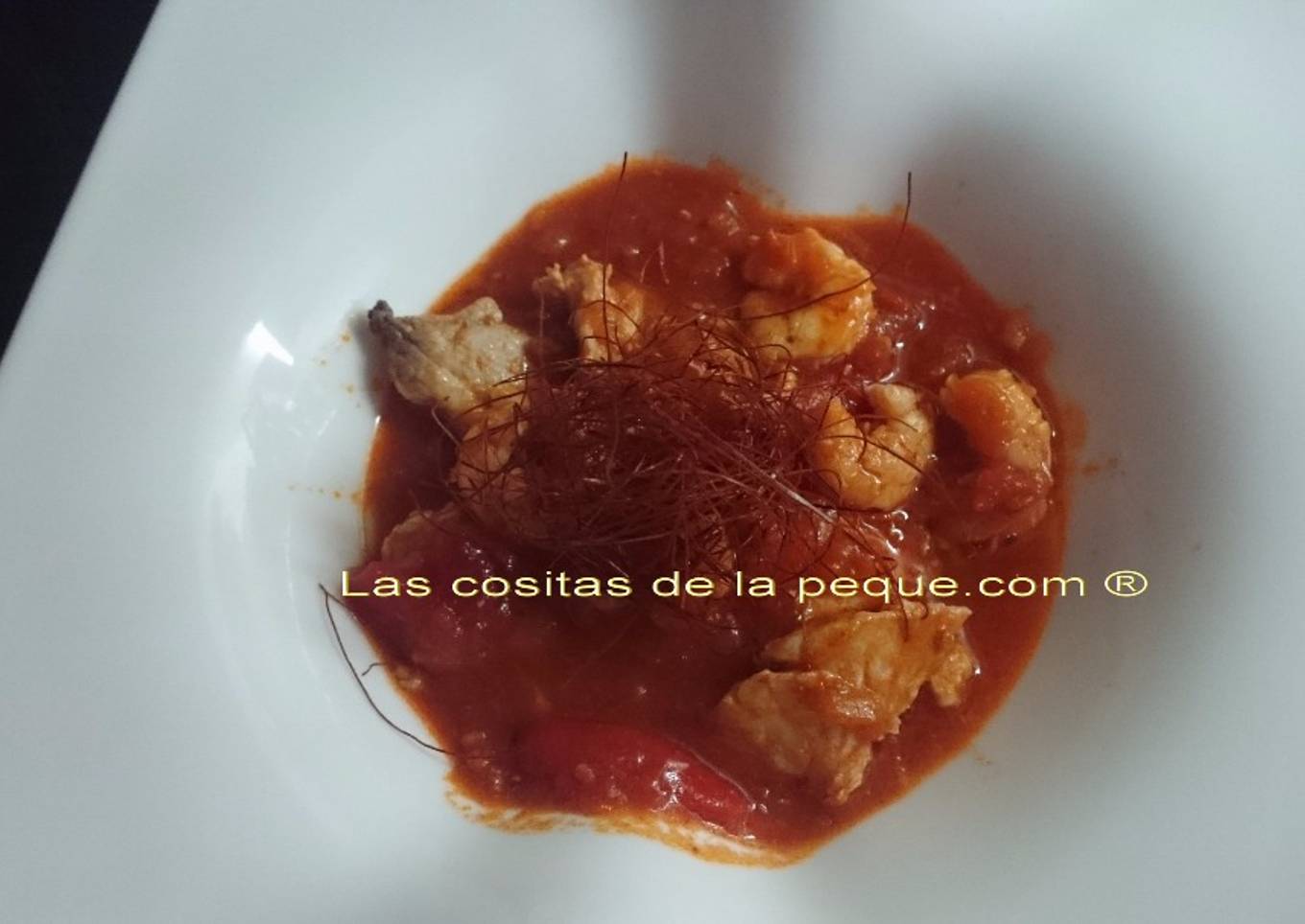 Bonito con langostinos en salsa vizcaína (Thermomix) 