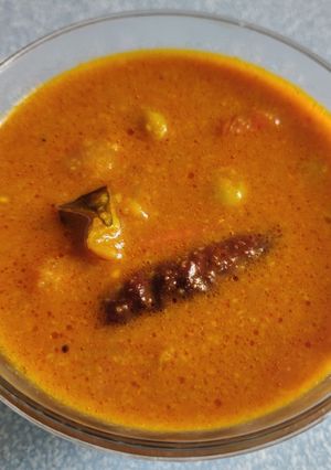 A picture of Sundaikkai Puli Kuzhambu Turkey Berry Curry.