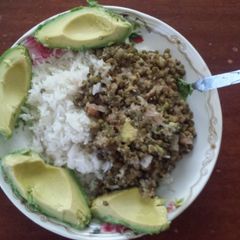 A picture of Rice  ndengu & ovacado.