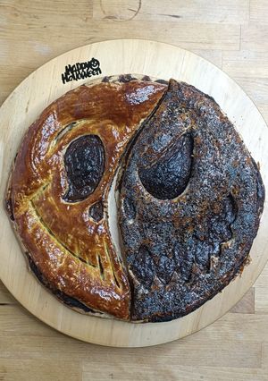 Une photo de 💀"Visage monstre" feuilletée (Halloween)