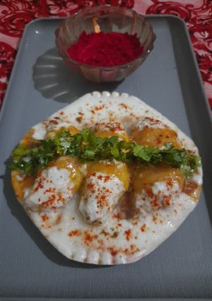 गुजिया दही बड़ा (gujiya dahi vada recipe in Hindi) रेसिपी मुख्य फोटो