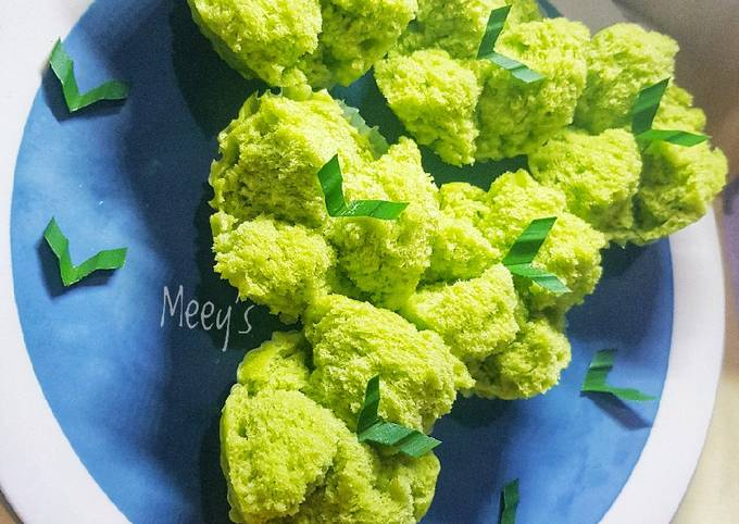 Resep membuat Bolu Kukus Santan Jus Pandan  sesuai selera