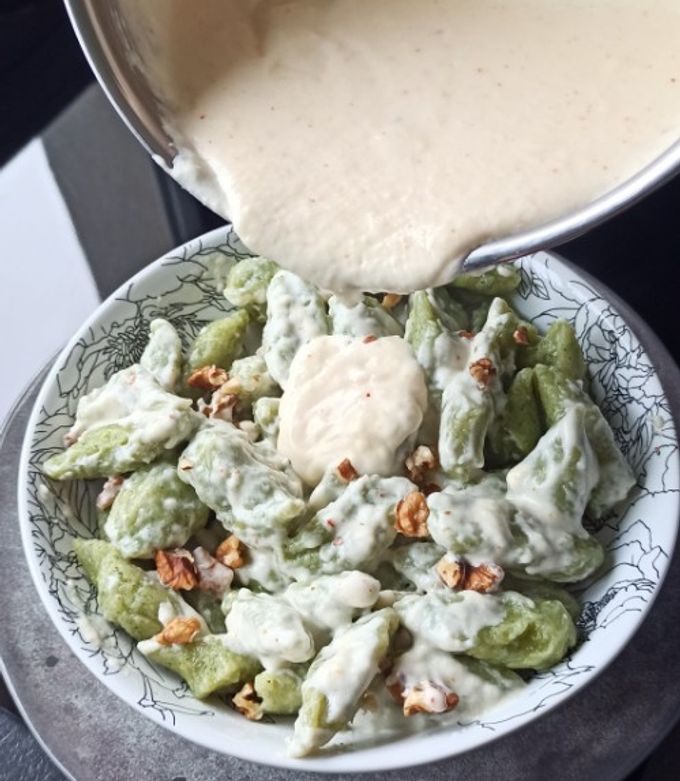 Une photo de Gnocchis de brocolis et sa sauce crémeuse au fromage