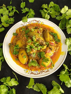 ભરેલા રીંગણ બટાકા નું શાક(Bharela Ringan Bataka Shak Recipe In Gujarati) રેસીપી મુખ્ય ફોટો
