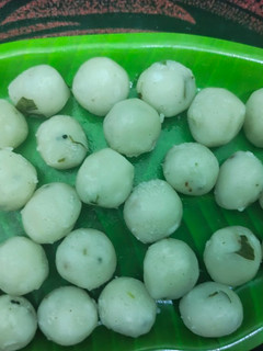 நீர் உருண்டை (Neer urundai recipe in tamil) செய்முறை முக்கிய புகைப்படம்