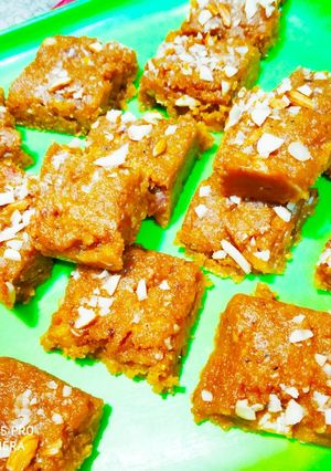 A picture of Aval (flattened rice)burfi.
