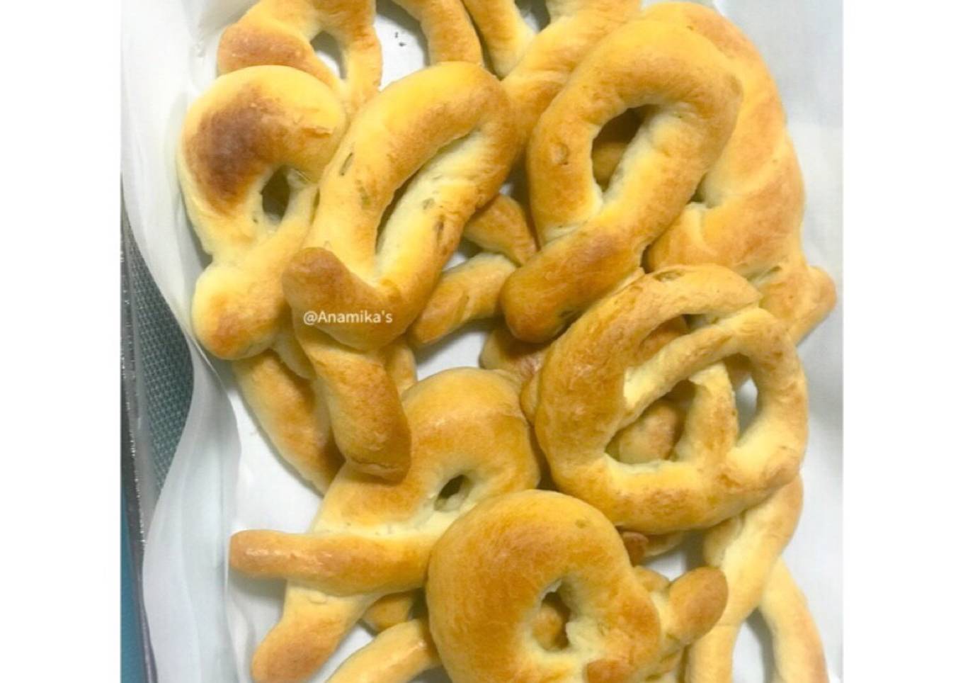 TARALLI or TARALLINI: Italian Fennel Savoury Biscottis/Pretzels Eggless