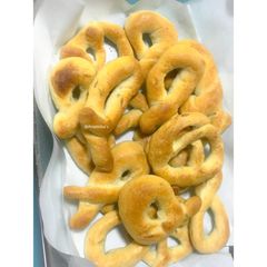 A picture of TARALLI or TARALLINI: Italian Fennel Savoury Biscottis/Pretzels.