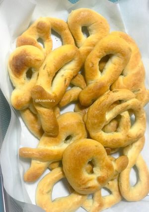 A picture of TARALLI or TARALLINI: Italian Fennel Savoury Biscottis/Pretzels.