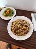 Espirales, con cochayuyo, y verduras, más ensalada de pimentón