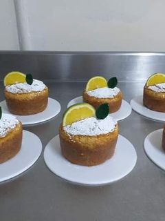 Una foto de Torta de naranja y semillas de amapola