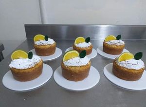 Una foto de Torta de naranja y semillas de amapola
