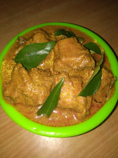 செட்டிநாடு சிக்கன் குழம்பு(Chettinadu chicken kulambu recipe in tamil) செய்முறை முக்கிய புகைப்படம்